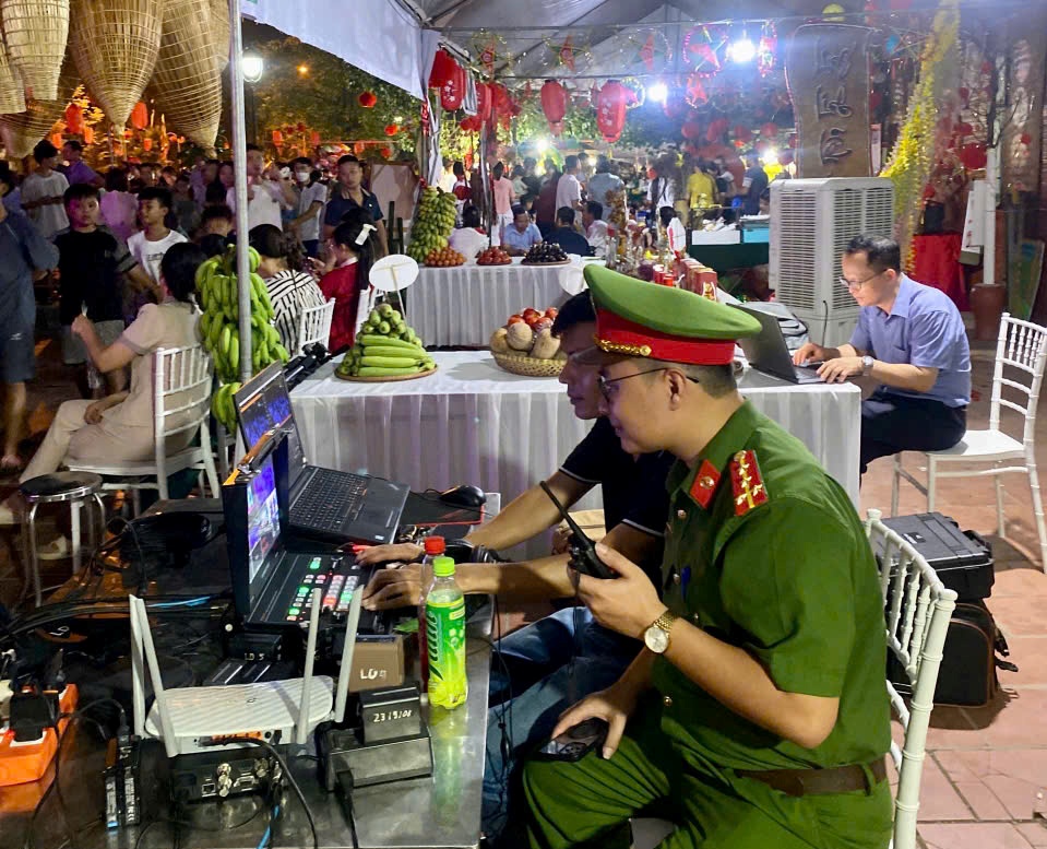 Chi Đoàn Công an xã Yết Kiêu lan tỏa yêu thương qua “Đêm hội trăng rằm năm 2025”